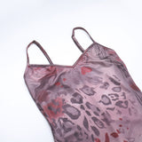 Vestido largo camisola con escote en V y espalda descubierta con estampado de leopardo 