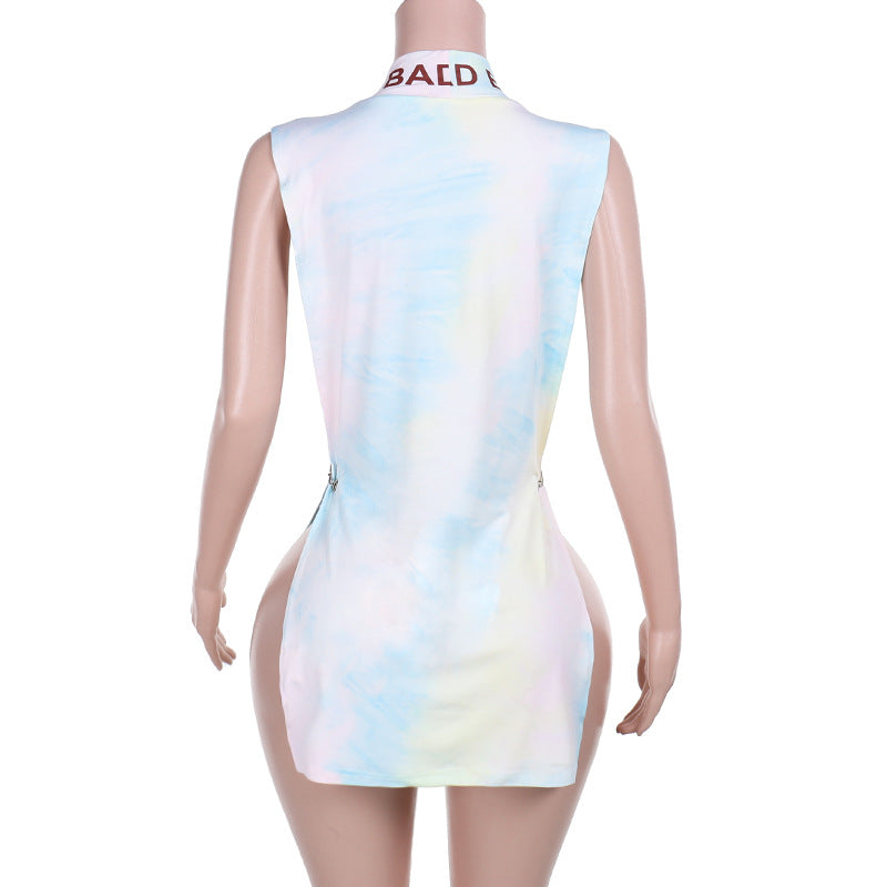 Minivestido con cuello alto calado y estampado de letras de avatar 