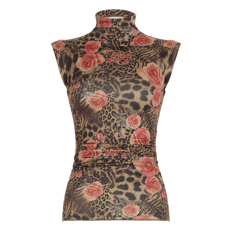Top fruncido en contraste con estampado floral y cuello alto 