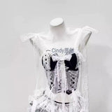 Conjunto de minifalda con escote en V, lazo y dobladillo de encaje con apliques de calavera 