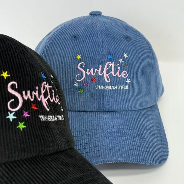 Bestickte Lyric-Kappe "Swiftie"