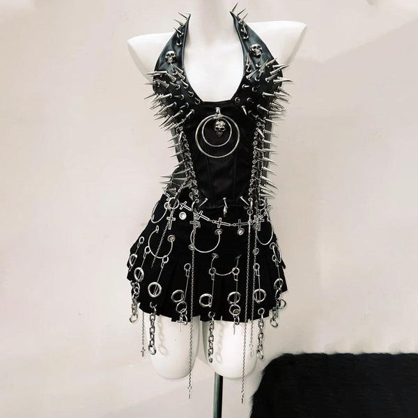 Ensemble mini-jupe plissée en cuir PU avec rivets et anneau licou 