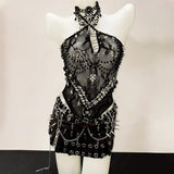Conjunto de minifalda con cuello halter, aberturas y cuentas con cremallera 