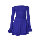 Vestido mini con volantes fruncidos, mangas acampanadas y hombros descubiertos 