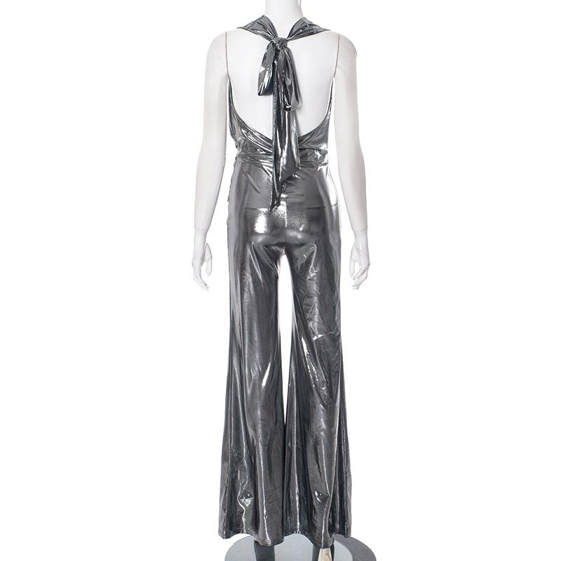 Mono con cuello halter fruncido y lazo metálico 