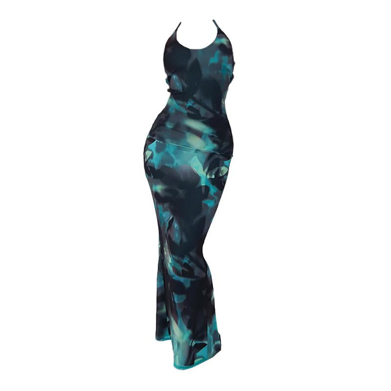 Vestido largo con escote halter, estampado de mariposas y abertura 