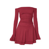 Vestido mini con volantes fruncidos, mangas acampanadas y hombros descubiertos 