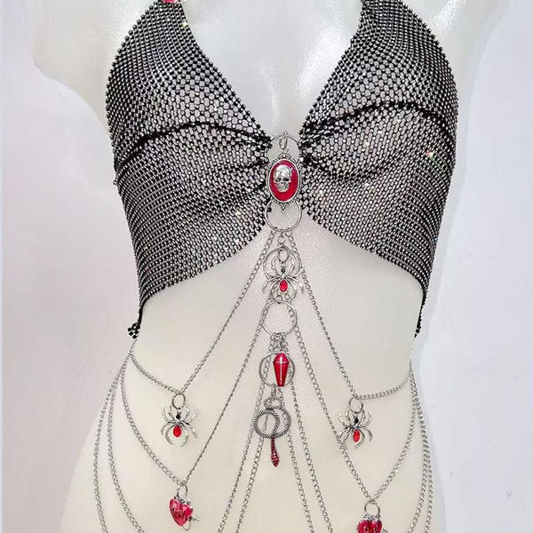 Top con aplique de calavera y cuentas en cuello en V y cadena de metal con anilla en O 