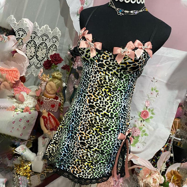 Robe courte à imprimé léopard avec nœud papillon et ourlet en dentelle et col en V 
