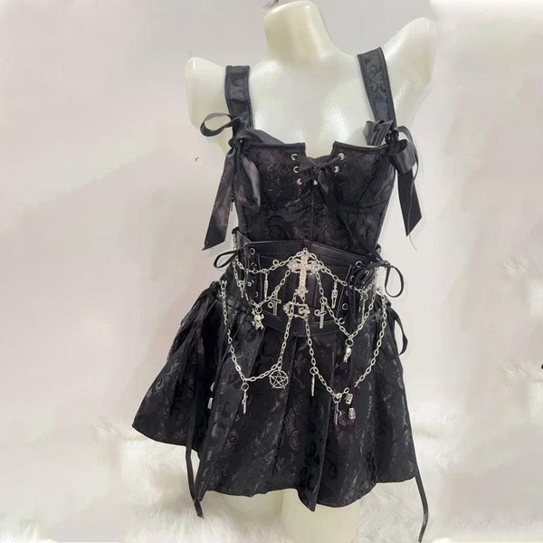 Top con anilla en forma de halter y aplique cruzado de cadena de metal 
