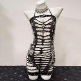 Chaîne en métal creuse avec applique tête de mort transparente sur le dessus 