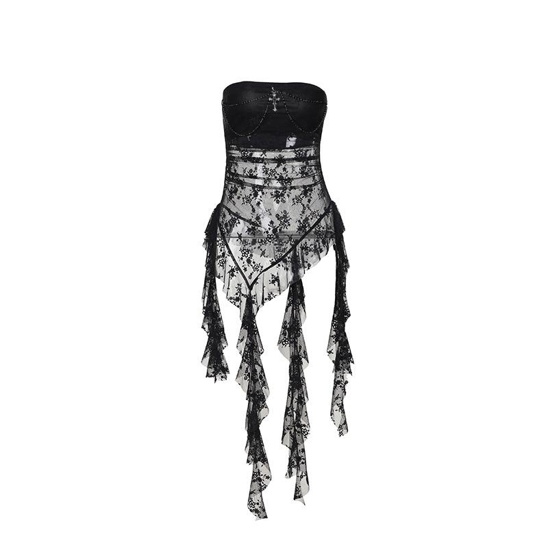 Vestido mini de tubo irregular con apliques cruzados de encaje 