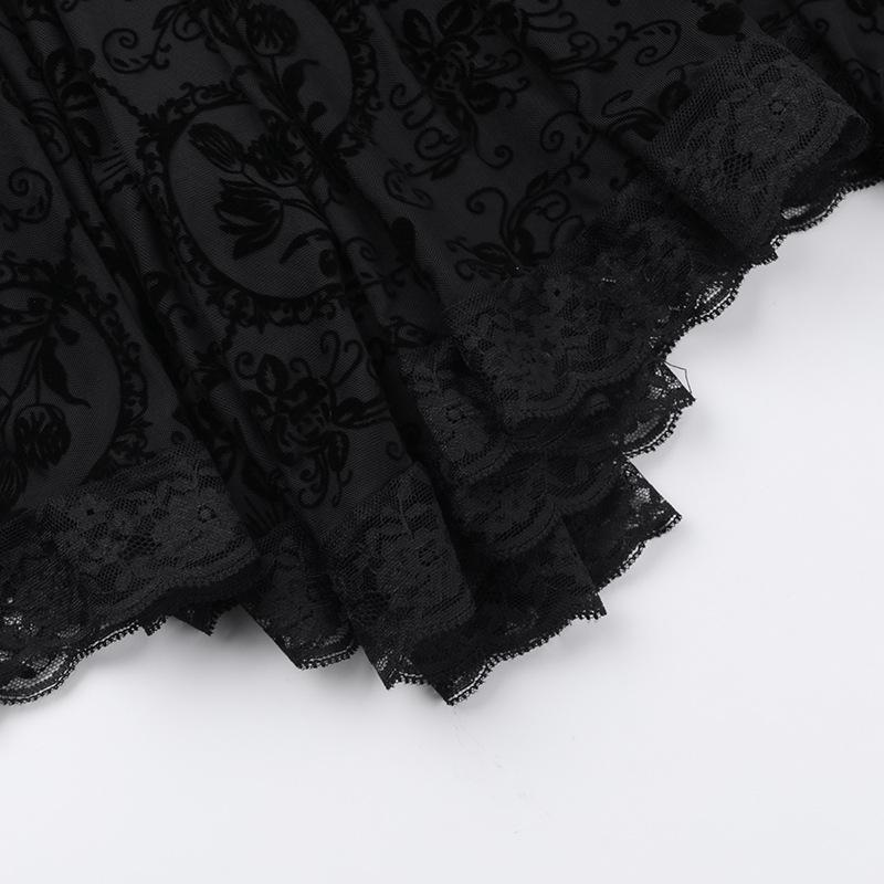 Mini-robe imprimée à ourlet en dentelle et col carré froncé 