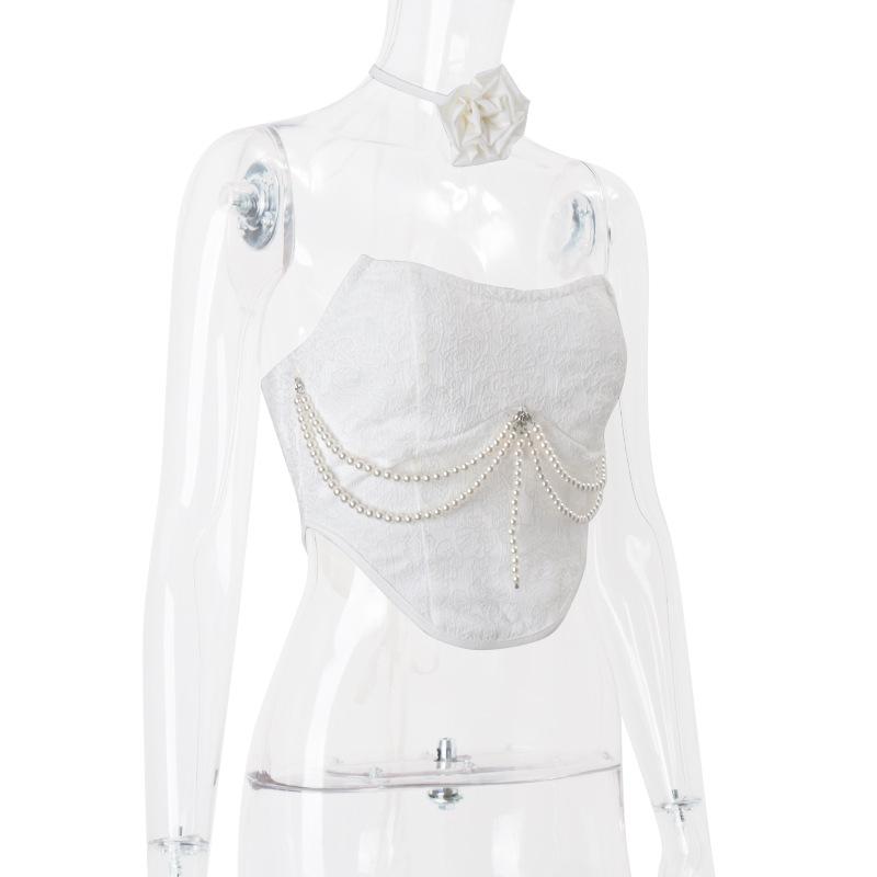Top de tubo con apliques de flores, cordones y cuentas 