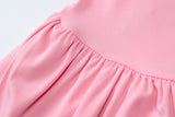 Vestido mini fruncido con volantes y apliques de flores en los hombros 
