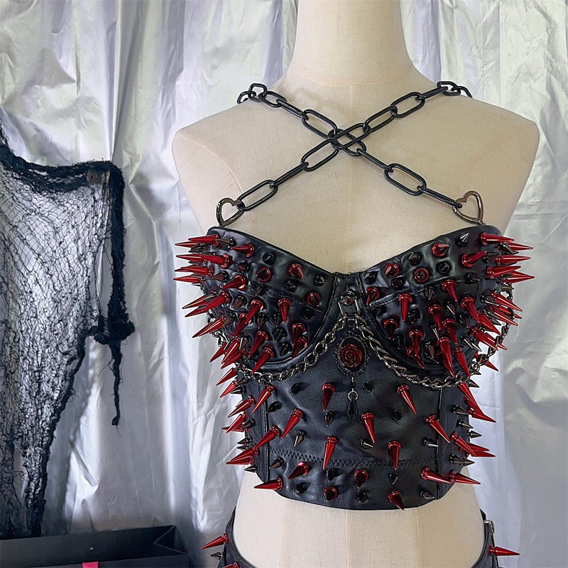 Ensemble mini-jupe plissée zippée en cuir PU avec appliques de rivets 