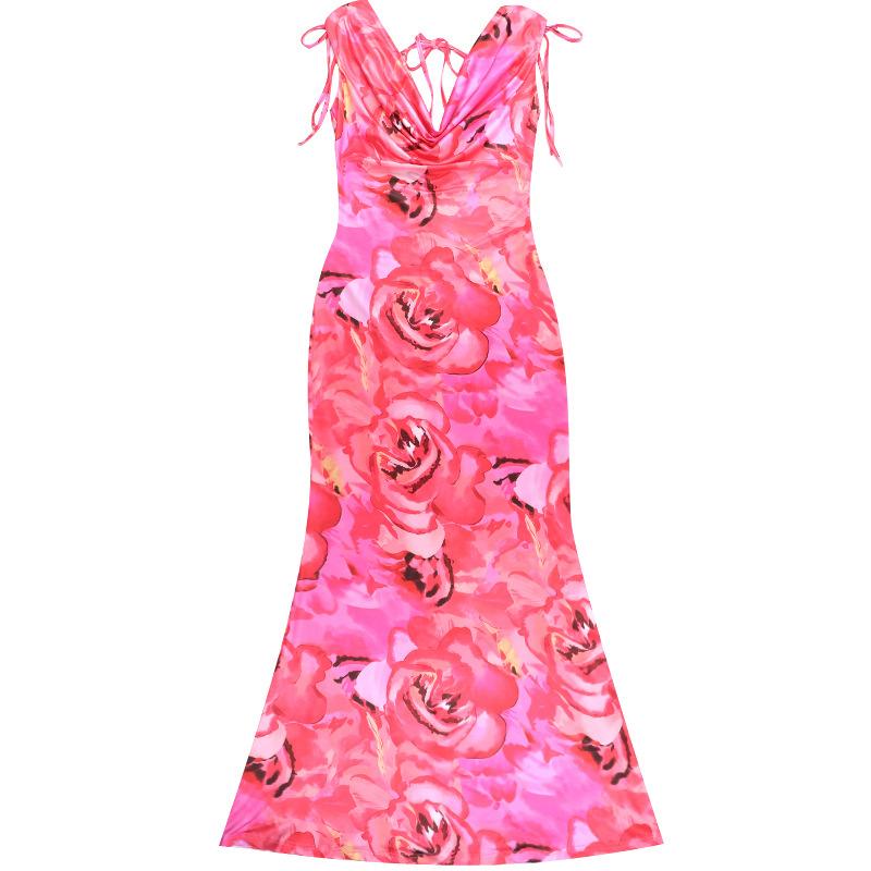 Vestido largo sin espalda con estampado floral, cuello vuelto y lazo anudado 