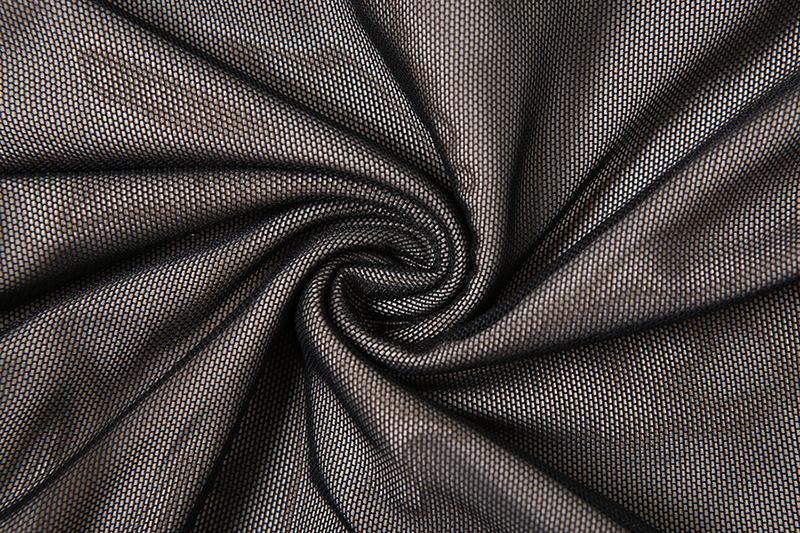 Vestido mini de tirantes finos con cuello en V, malla con lazo y plumas 