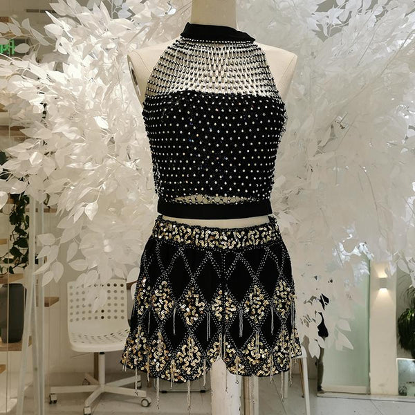 Top de cuello redondo con botones y cuentas transparentes y caladas 