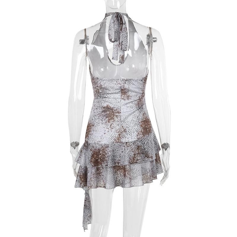 Mini-robe froncée à volants et imprimé peau de serpent, dos nu et à nouer soi-même 