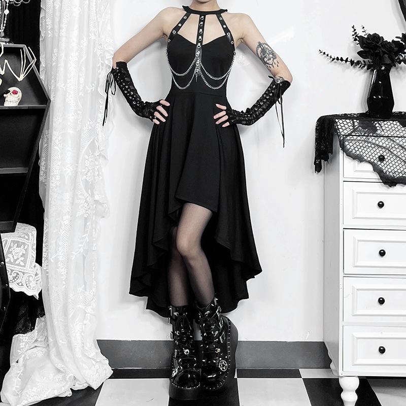 Robe midi côtelée à col ras du cou et chaîne en métal ajouré 