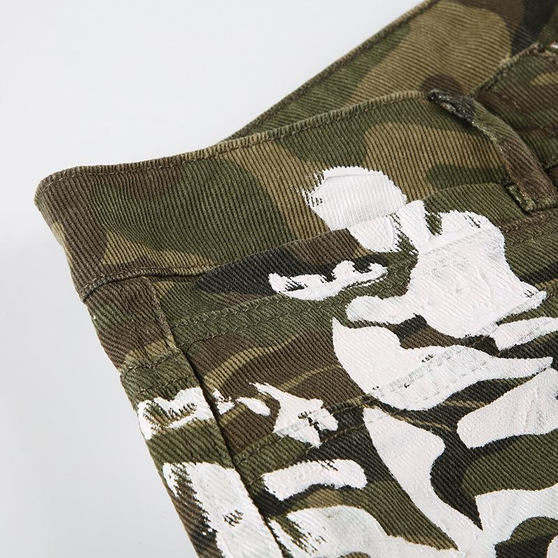 Camouflage zip-up pocket medium rise jeans