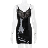 Mini-robe zippée en cuir PU avec ourlet en dentelle et col en V 