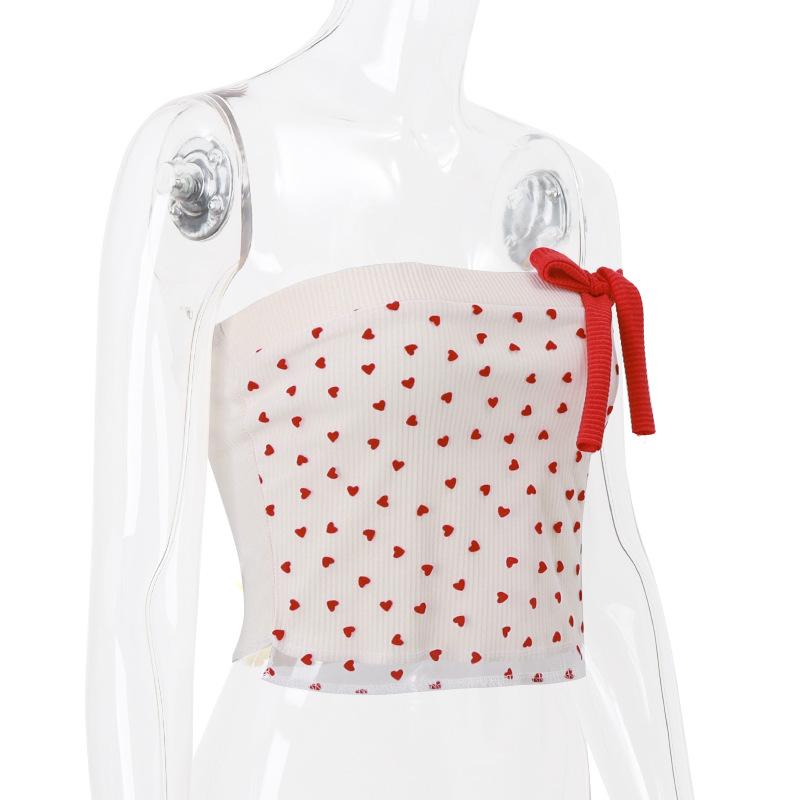 Top de tubo de malla con estampado de corazones y apliques de lazo 