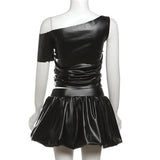 Conjunto de minifalda fruncida irregular de cuero PU con un hombro 