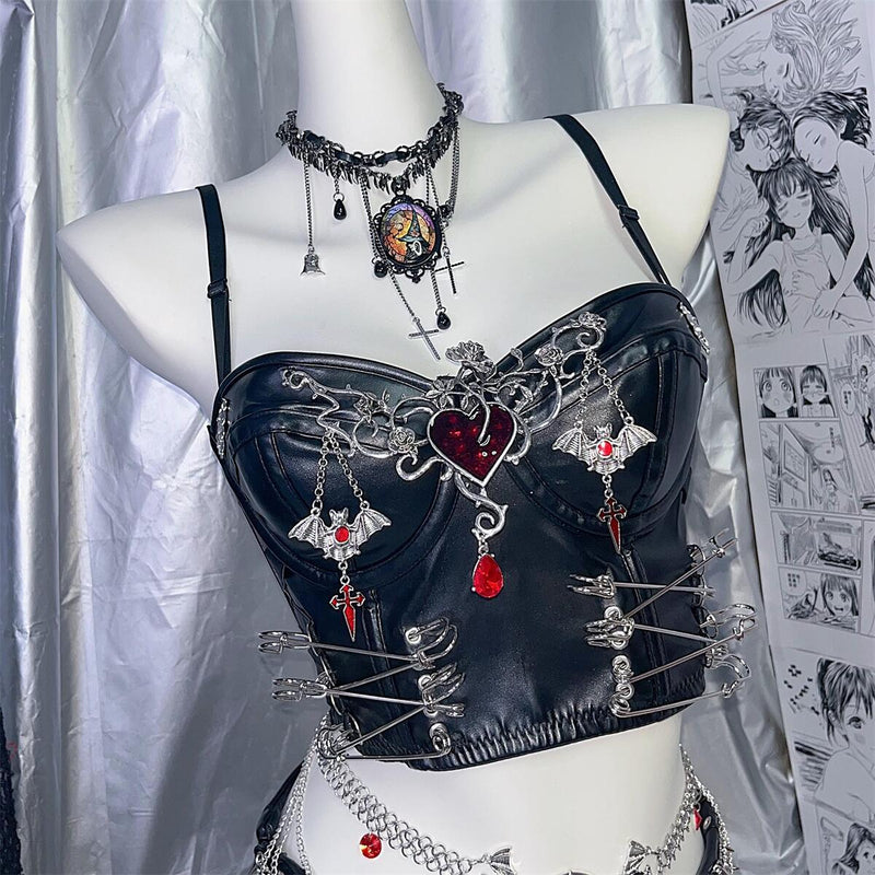 Top camisola sin espalda con cuello en V y aplique de corazón de cuero sintético 