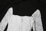Vestido mini de encaje con mangas largas acampanadas y escote en V irregular 