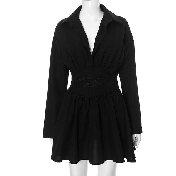 Vestido mini con cuello vuelto, manga larga y cremallera, bordado 