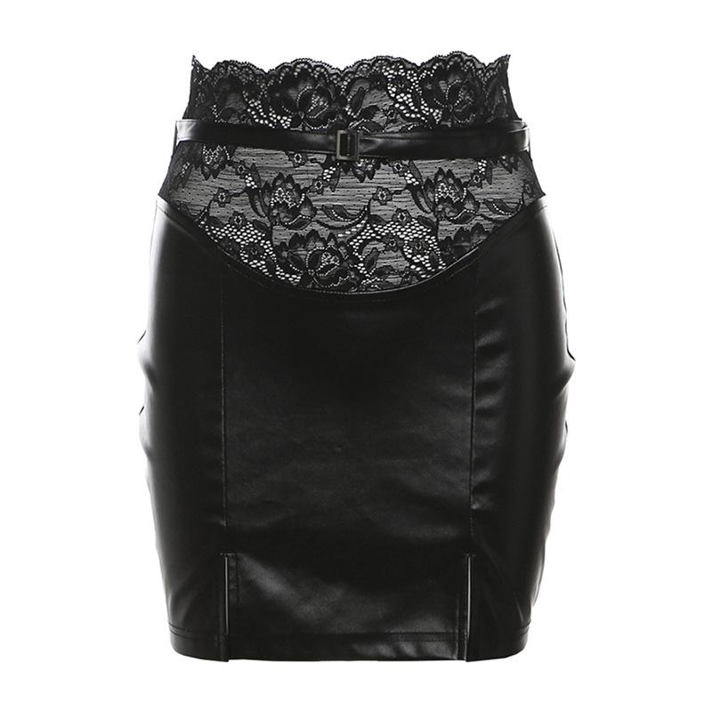 Mini-jupe unie avec ourlet en dentelle fendu et ceinture en cuir PU 