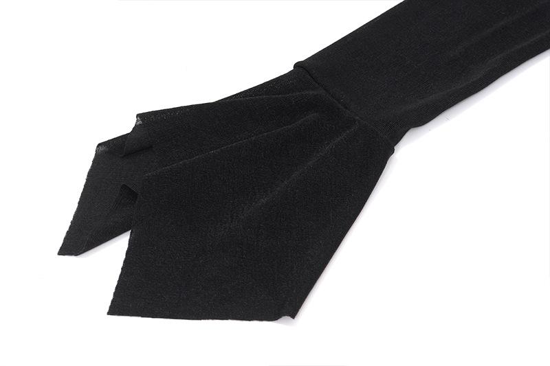 Mini-robe froncée à manches longues évasées et épaules dénudées 