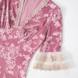 Vestido largo de terciopelo con estampado floral, escote en V y dobladillo de encaje 