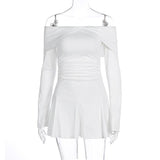 Mini-robe à volants froncés à manches longues et épaules dénudées 