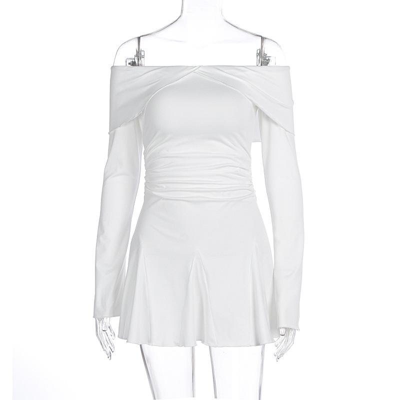 Mini-robe à volants froncés à manches longues et épaules dénudées 