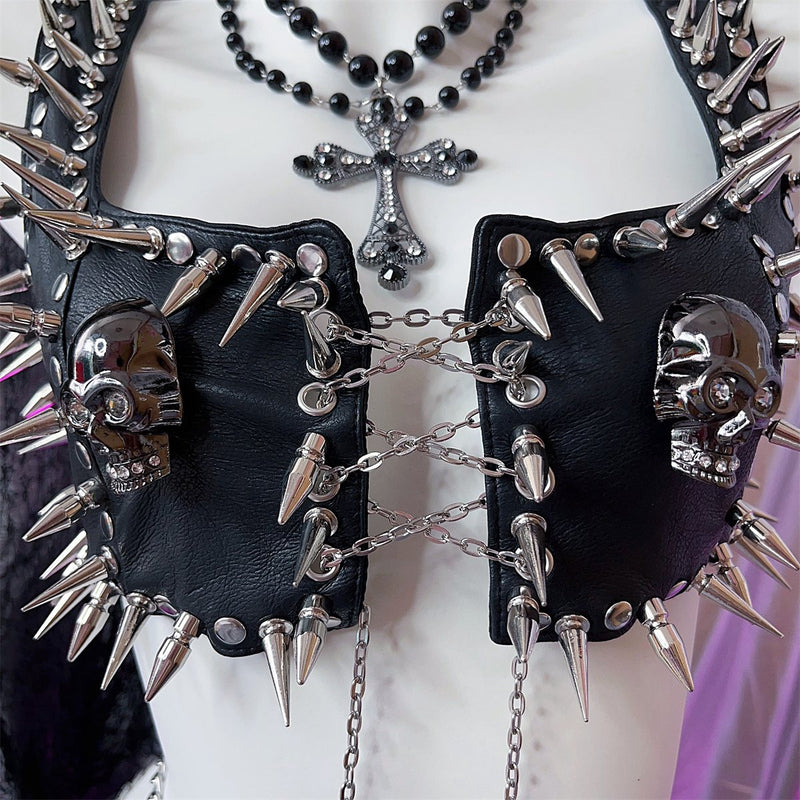 Parte superior de cuero PU con aplique de calavera y cadena de metal con cordones 