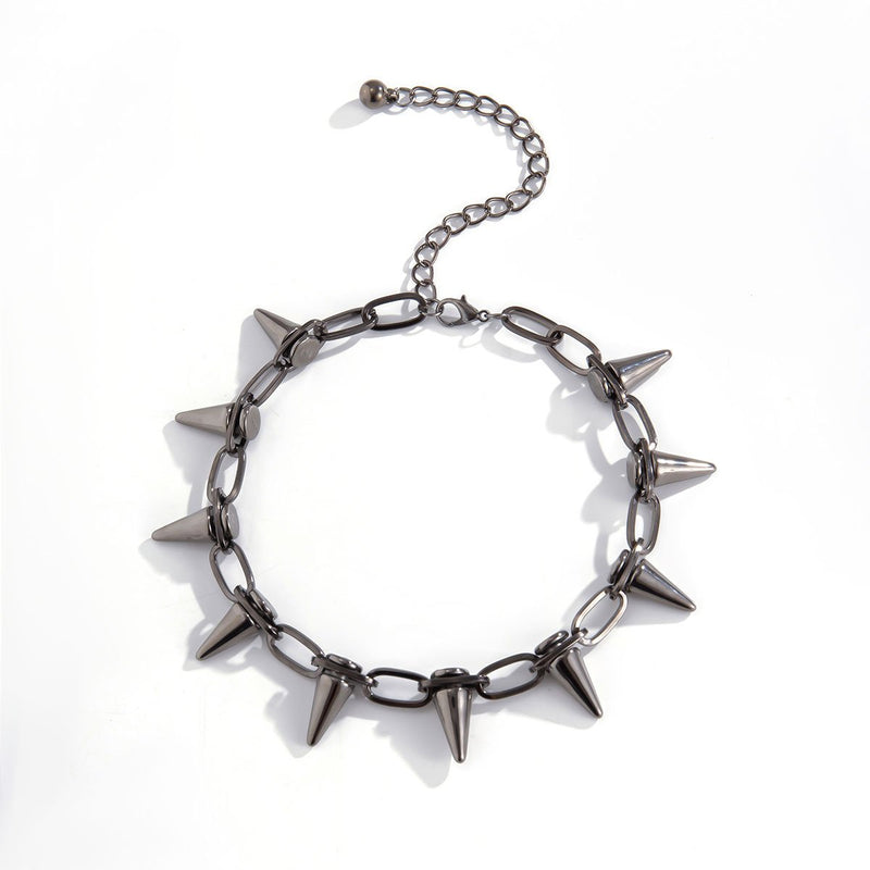 Rivet decor metal chain choker necklace