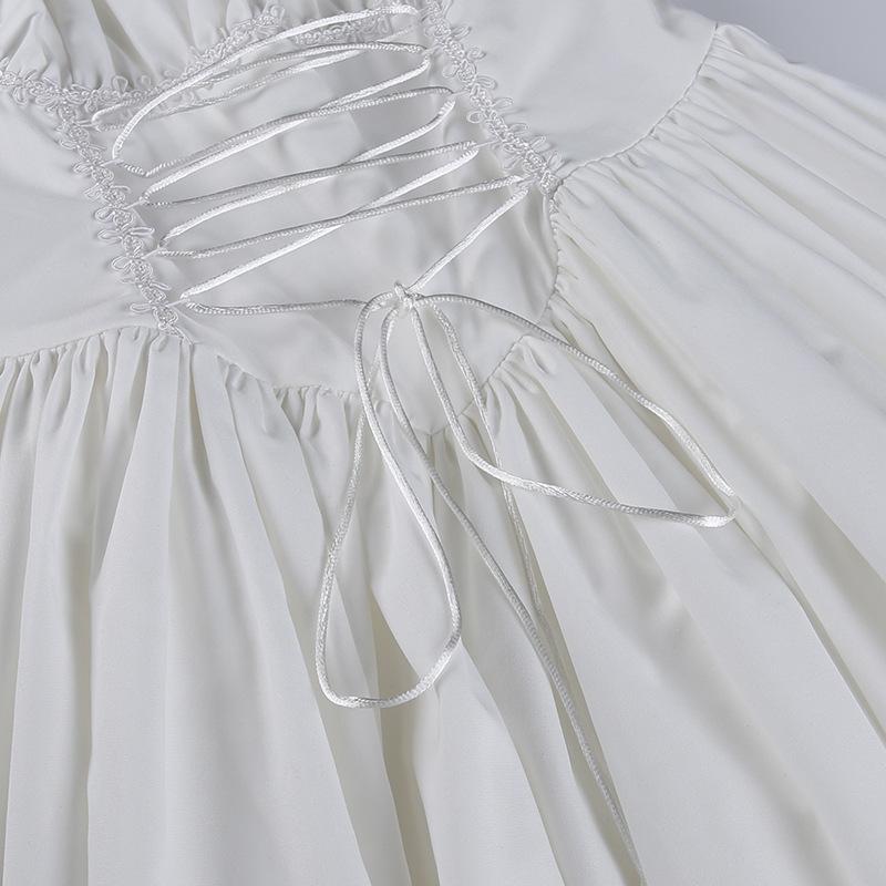 Vestido mini de manga larga con fruncido y dobladillo de encaje 