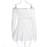 Mini-robe à volants froncés à manches longues et épaules dénudées 