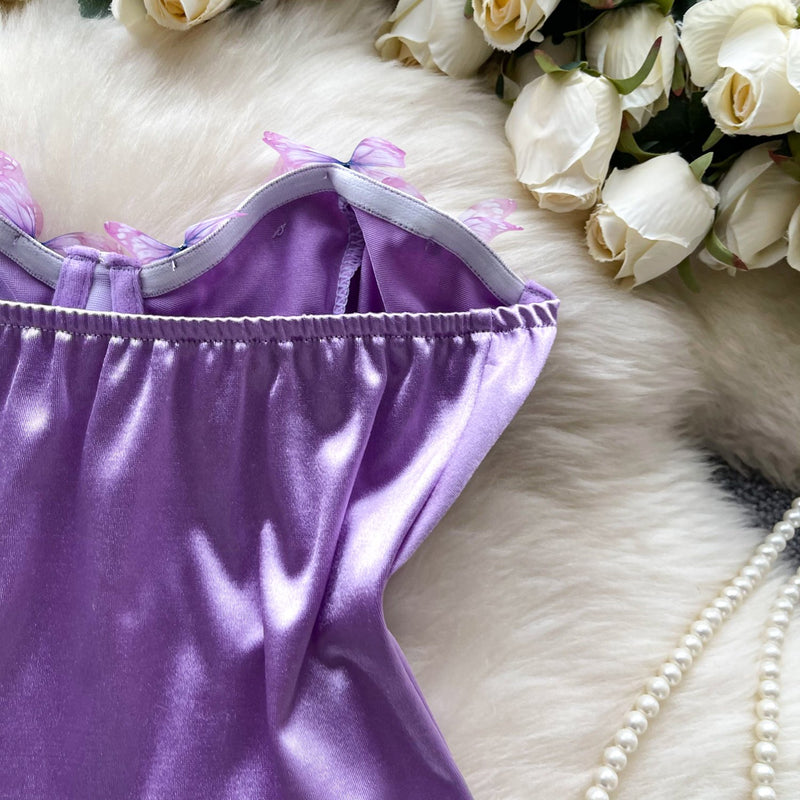Top de tubo sin espalda con apliques de mariposa y cuello de corazón 