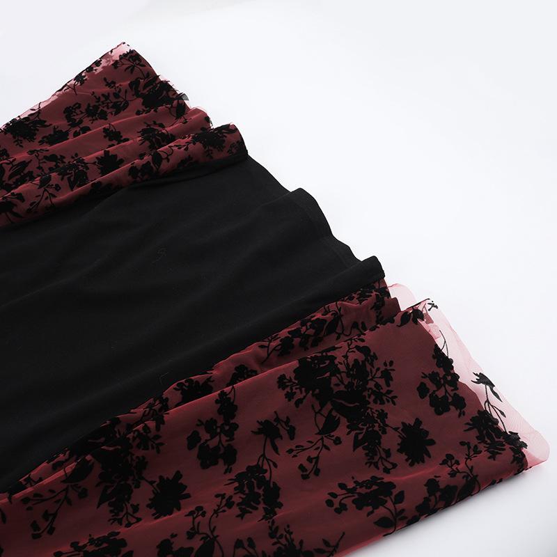 Vestido midi camisola sin espalda con borlas y estampado de encaje con cuello en U 
