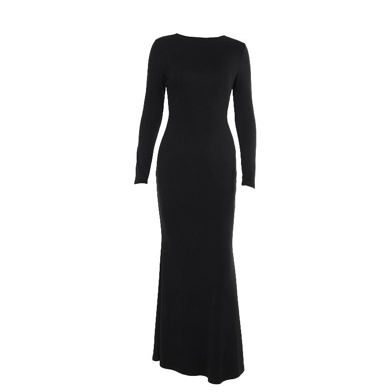 Vestido largo de cuello redondo con hebilla calada y manga larga 