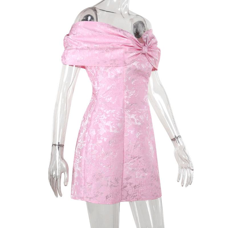 Minivestido de encaje con cremallera y lazo en los hombros 