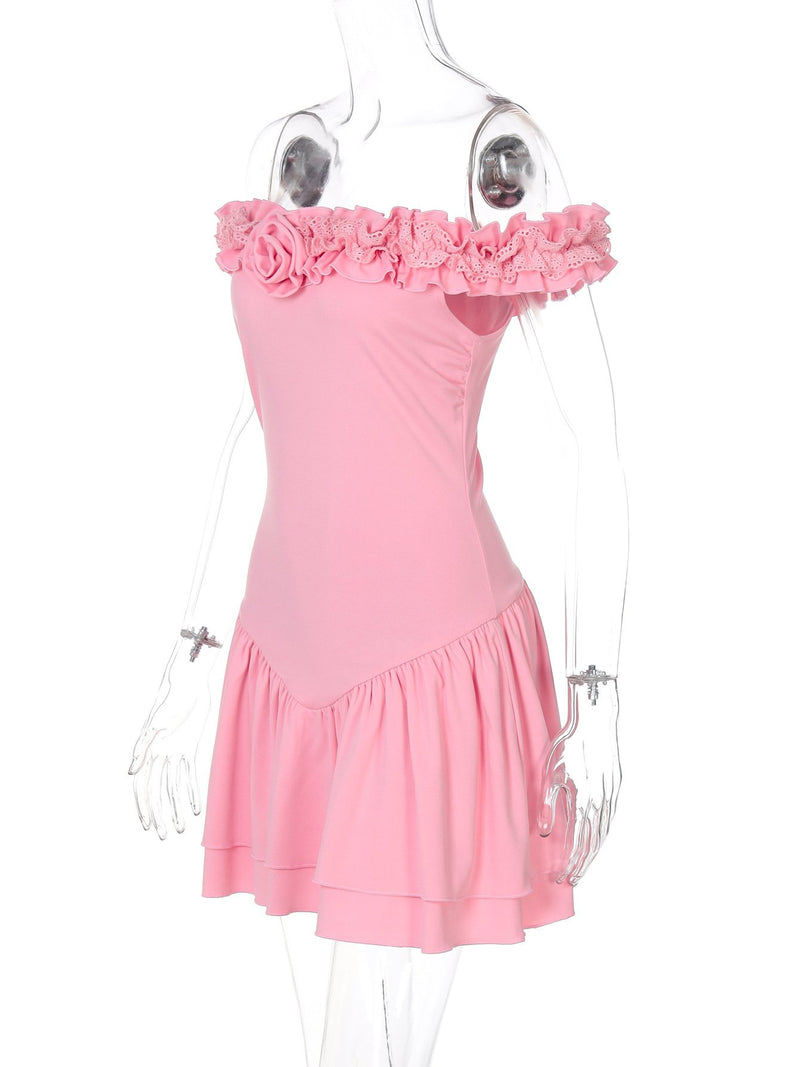 Vestido mini fruncido con volantes y apliques de flores en los hombros 