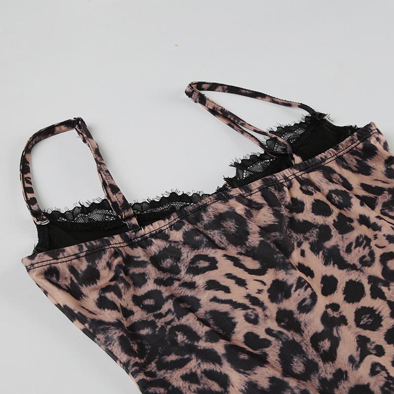 Vestido mini de tirantes con estampado de leopardo y dobladillo de encaje con escote en V 