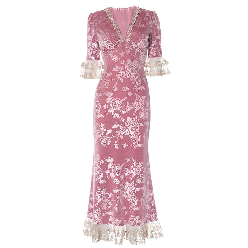 Vestido largo de terciopelo con estampado floral, escote en V y dobladillo de encaje 