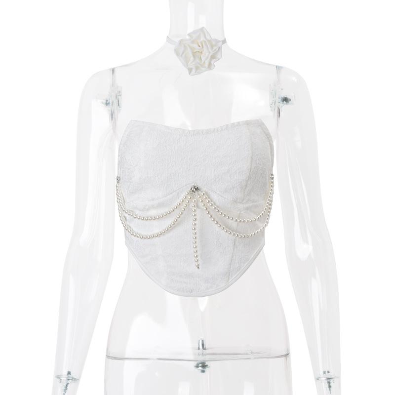 Top de tubo con apliques de flores, cordones y cuentas 