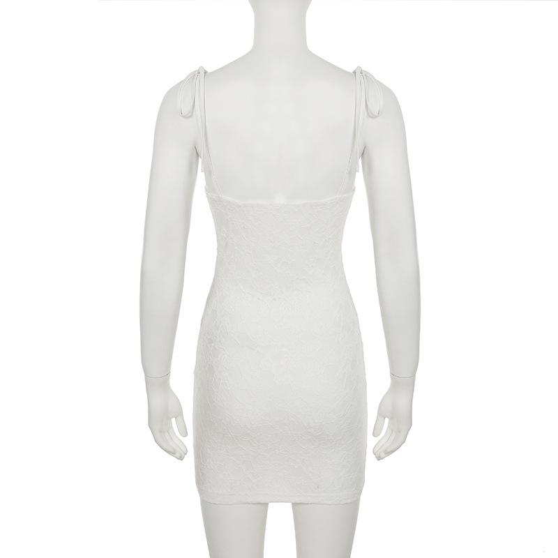 Robe courte en dentelle à col en U et à nouer soi-même avec appliques florales 